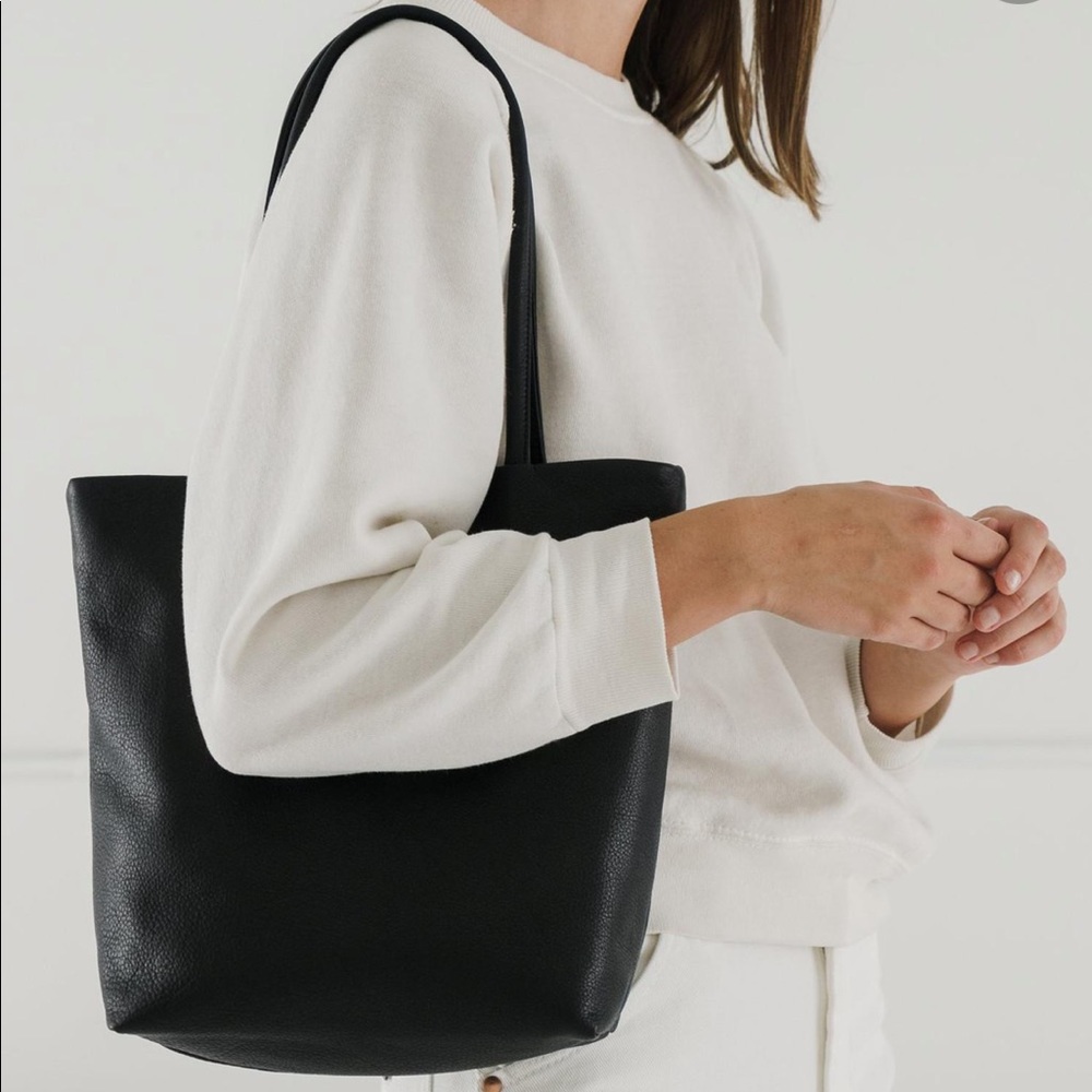 BAGGU Classic Shoulder Black Leather Tote